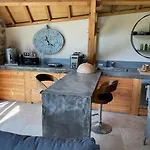 Agreable D Avec Piscine Et Jacuzzi 3*
