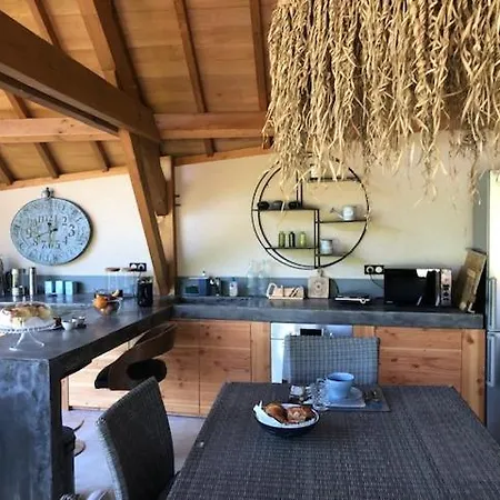 Agreable D Avec Piscine Et Jacuzzi 3*