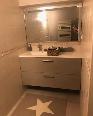 Agreable D Avec Piscine Et Jacuzzi Frühstückspension