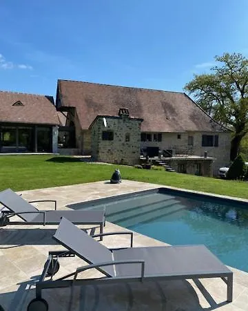 Agreable D Avec Piscine Et Jacuzzi Bed & Breakfast