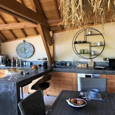 D Hôte Avec Piscine Et Jacuzzi Bed and breakfast 3*