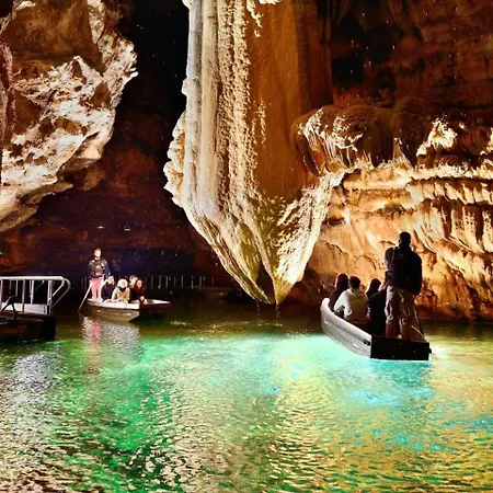 Agreable D Avec Piscine Et Jacuzzi Frühstückspension Thégra