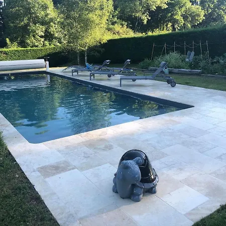 Agreable D Avec Piscine Et Jacuzzi 3*