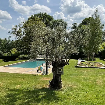 Agreable D Avec Piscine Et Jacuzzi 3*