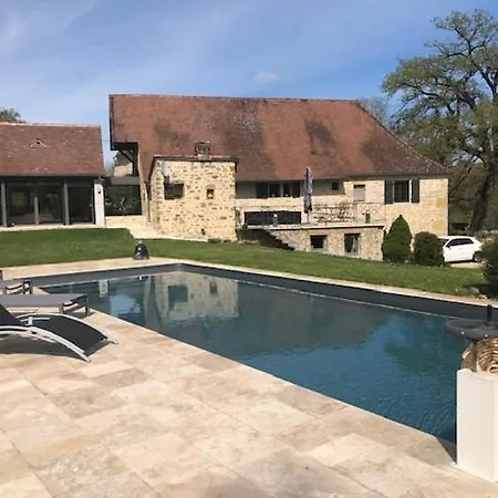 Alojamento de Acomodação e Pequeno-almoço D Hôte Avec Piscine Et Jacuzzi Thégra
