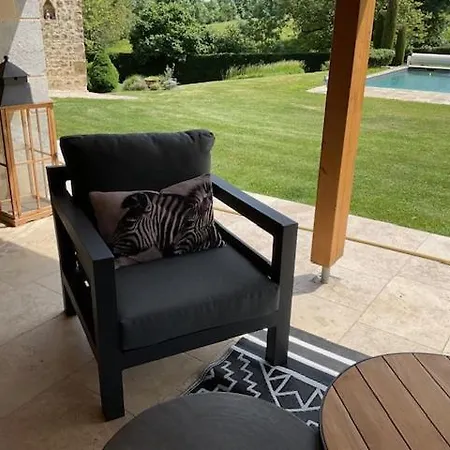 Alojamento de Acomodação e Pequeno-almoço D Hôte Avec Piscine Et Jacuzzi