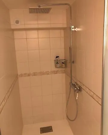 D Hôte Avec Piscine Et Jacuzzi Alojamento de Acomodação e Pequeno-almoço Thégra