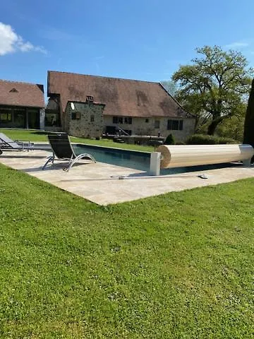 Agreable D Avec Piscine Et Jacuzzi 3* テグラ