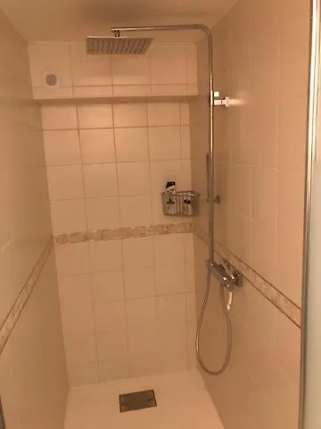 Agreable D Avec Piscine Et Jacuzzi ベッド・アンド・ブレックファスト 3*