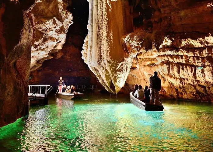 Agreable D Avec Piscine Et Jacuzzi ベッド・アンド・ブレックファスト テグラ