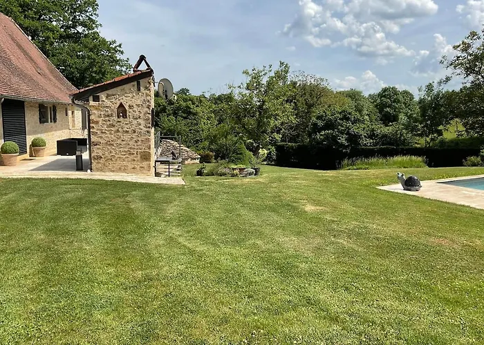 Agreable D Avec Piscine Et Jacuzzi ベッド・アンド・ブレックファスト テグラ