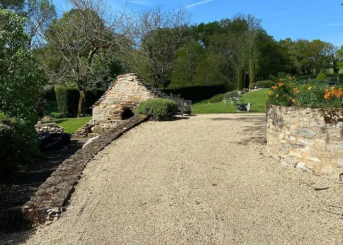 Agreable D Avec Piscine Et Jacuzzi ベッド・アンド・ブレックファスト テグラ