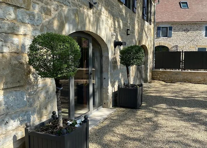 Agreable D Avec Piscine Et Jacuzzi 3*