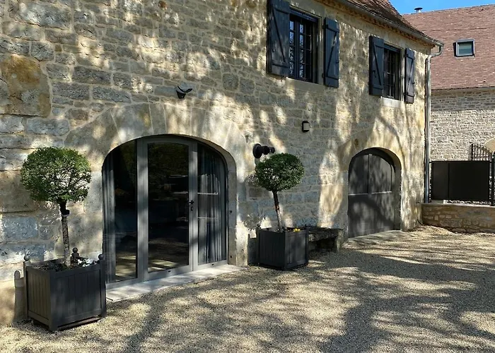 Agreable D Avec Piscine Et Jacuzzi ベッド・アンド・ブレックファスト